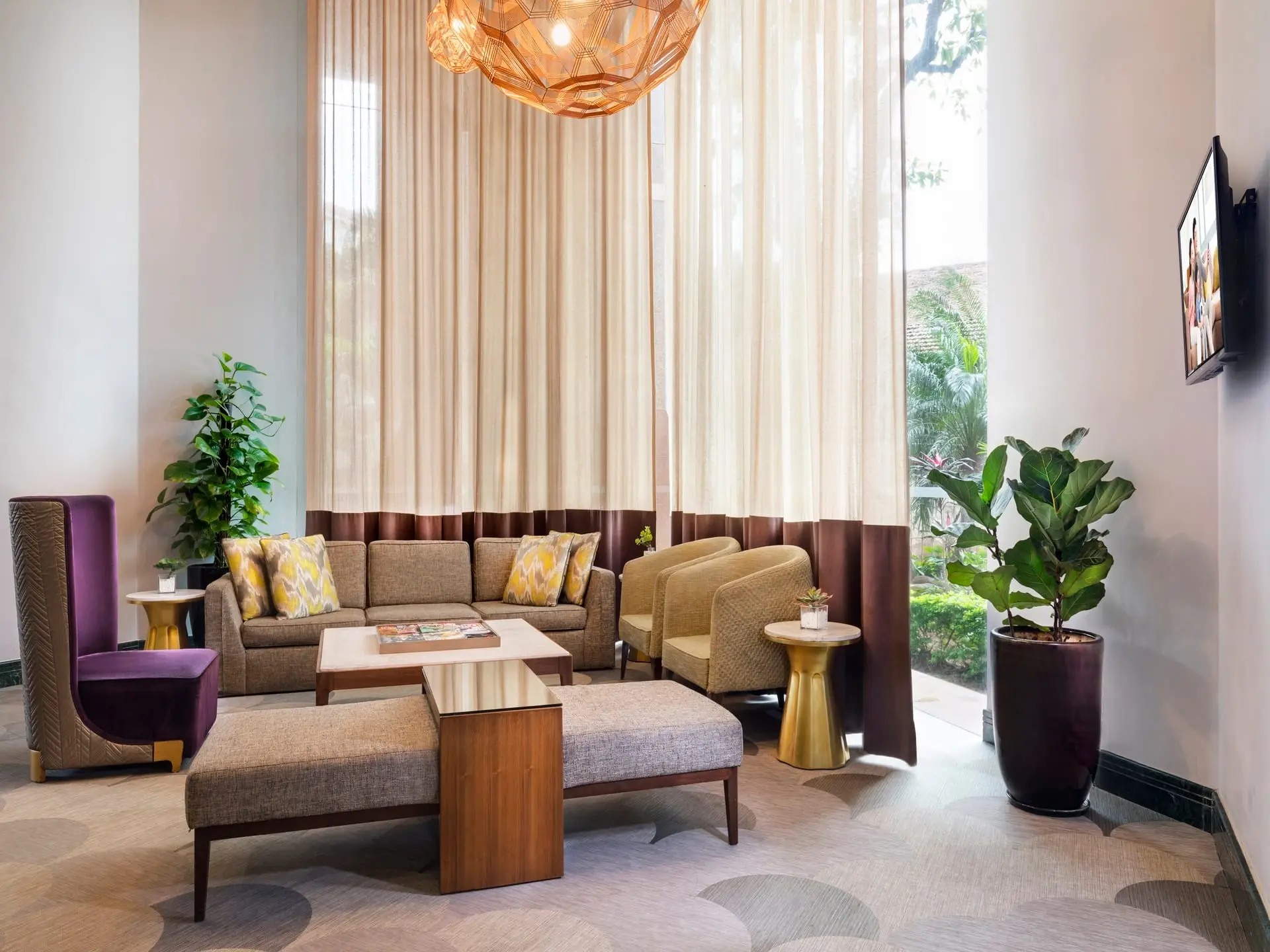 SGH – Lobby(3) Somerset Grand Hanoiのロビーのソファー