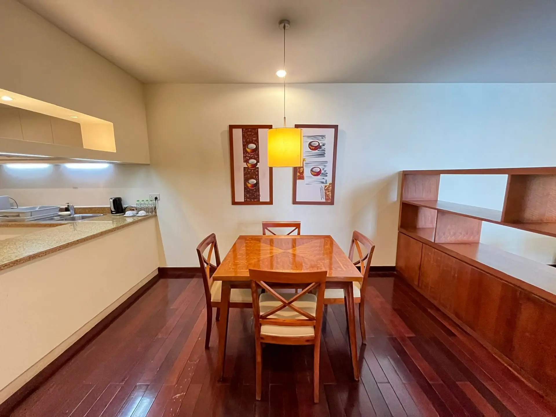 Wil que Westlake dinningroom