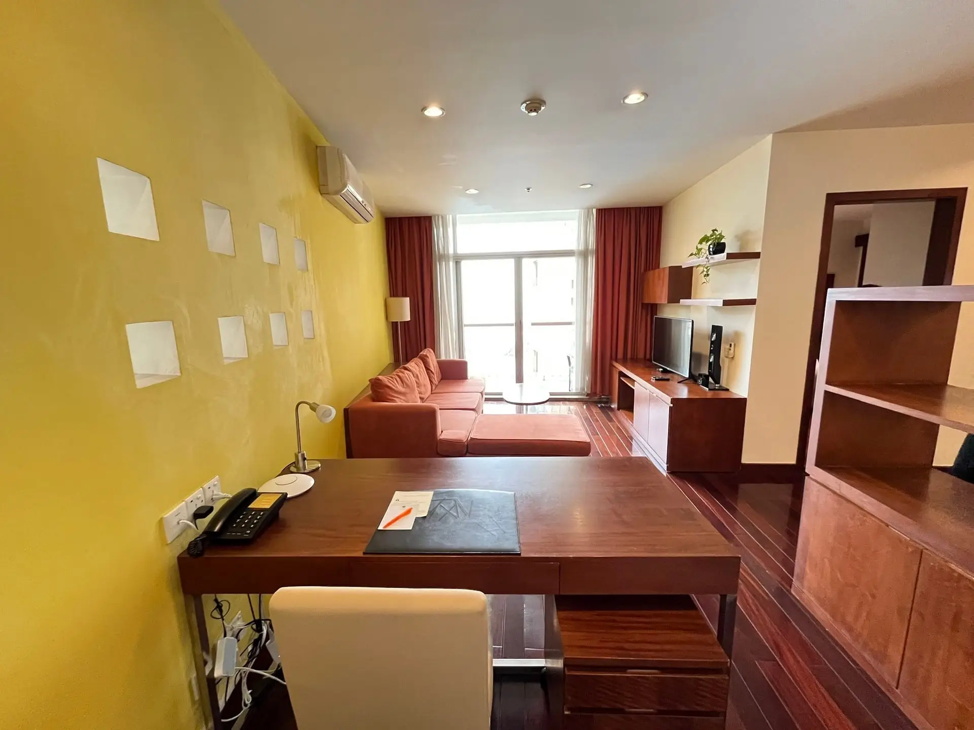 Wil que Westlake livingroom