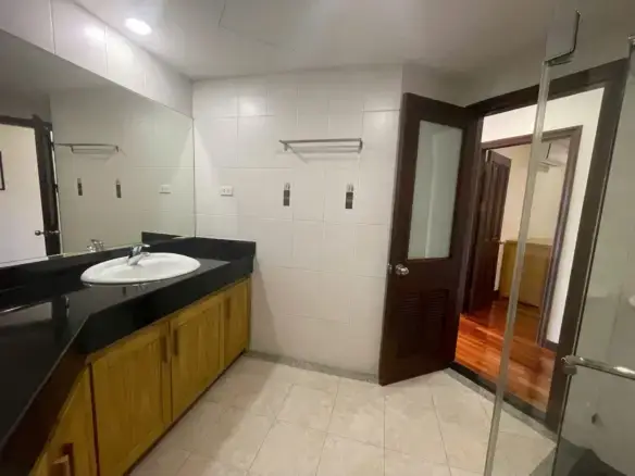 Elegant Suites Ha Hoi Suite Ha Hoi Two Bedroom Bathroom