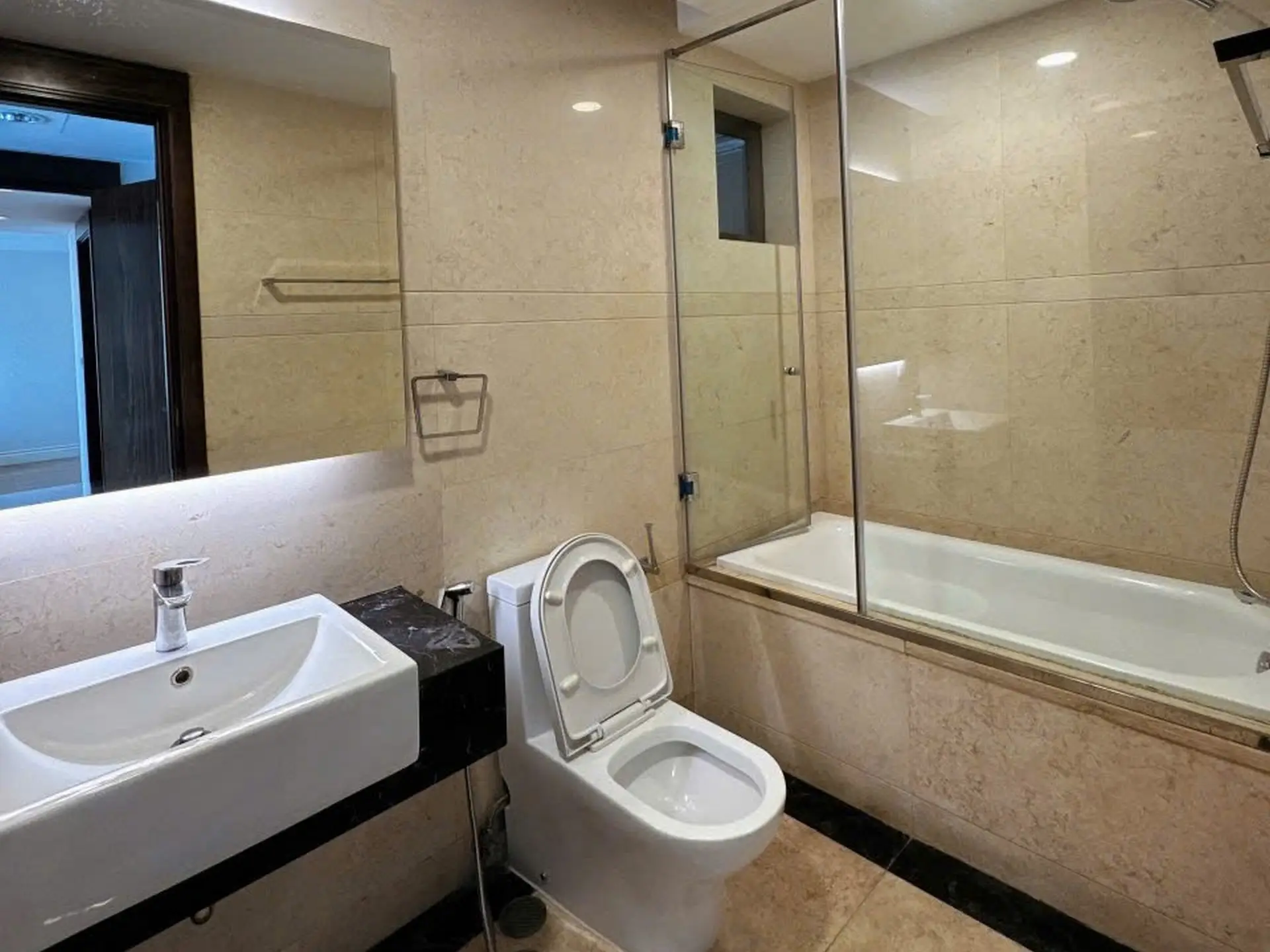 Hoang Thanh 0906_2bed_100m2_ bathroom Hoang Thanh 0906_2bed_100m2_ bathroom