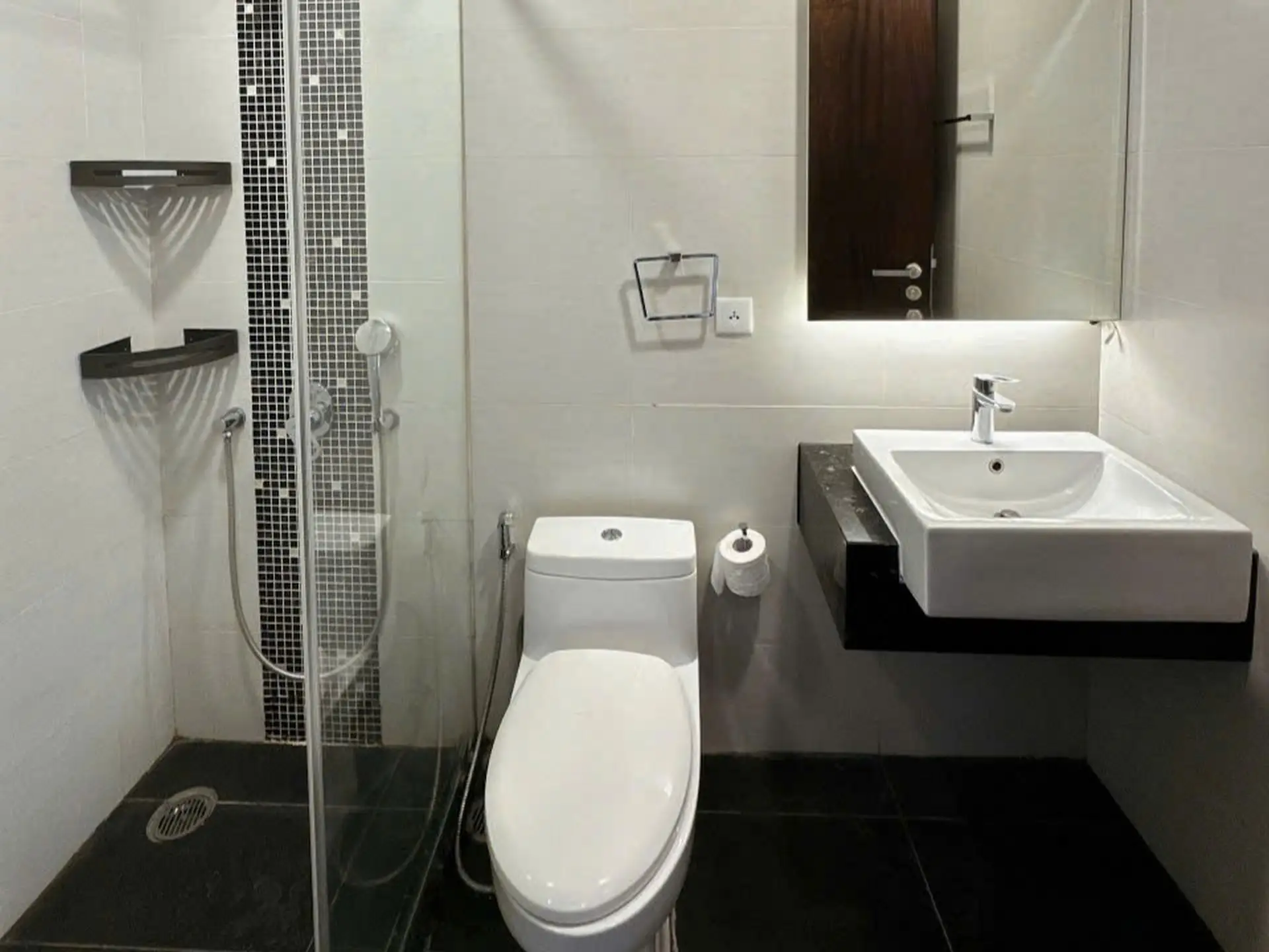 Hoang Thanh 0906_2bed_100m2_ toilet Hoang Thanh 0906_2bed_100m2_ toilet