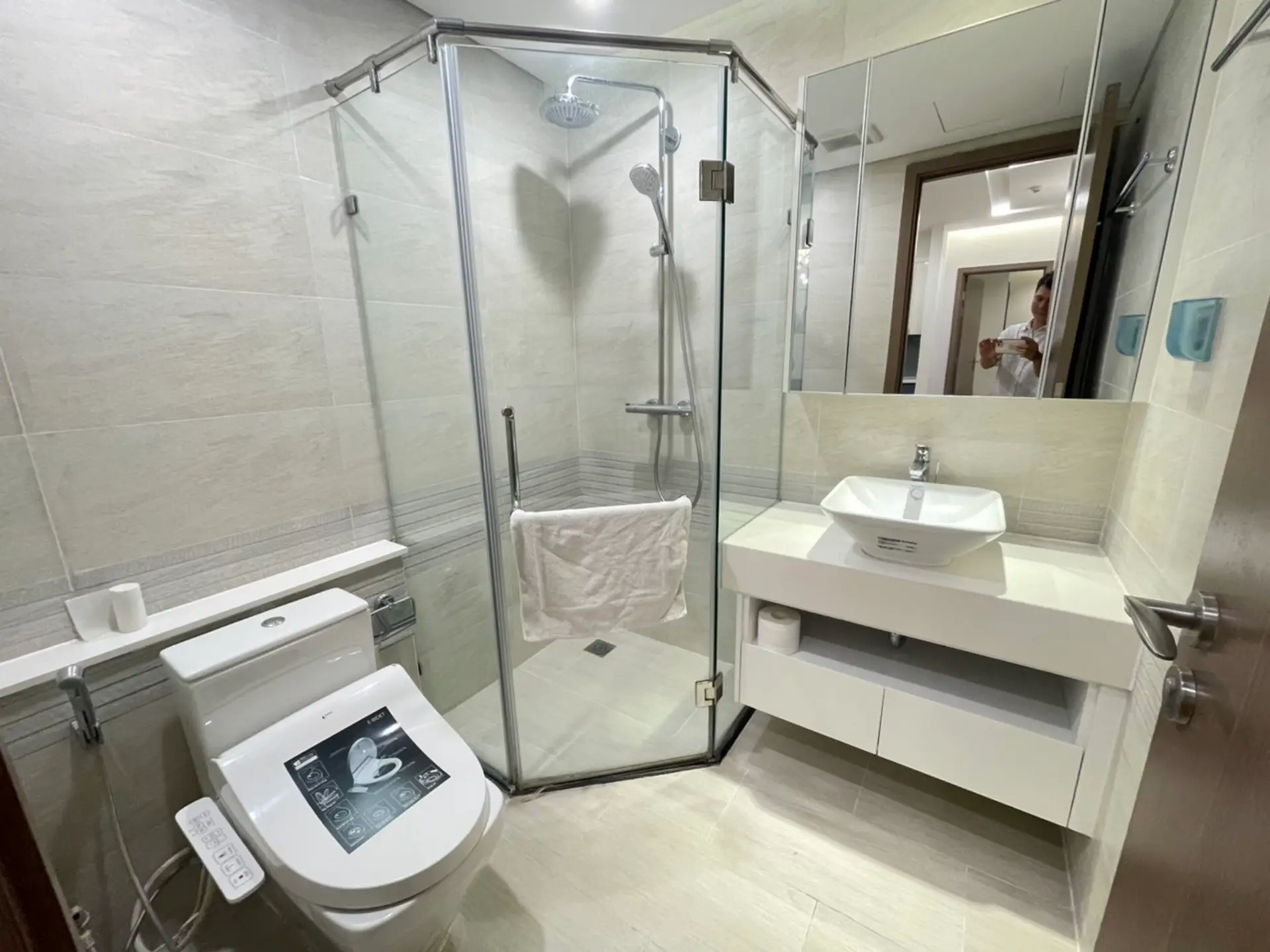 Metropolis M2 1807_2bed toilet Metropolis M2 1807_2bed toilet