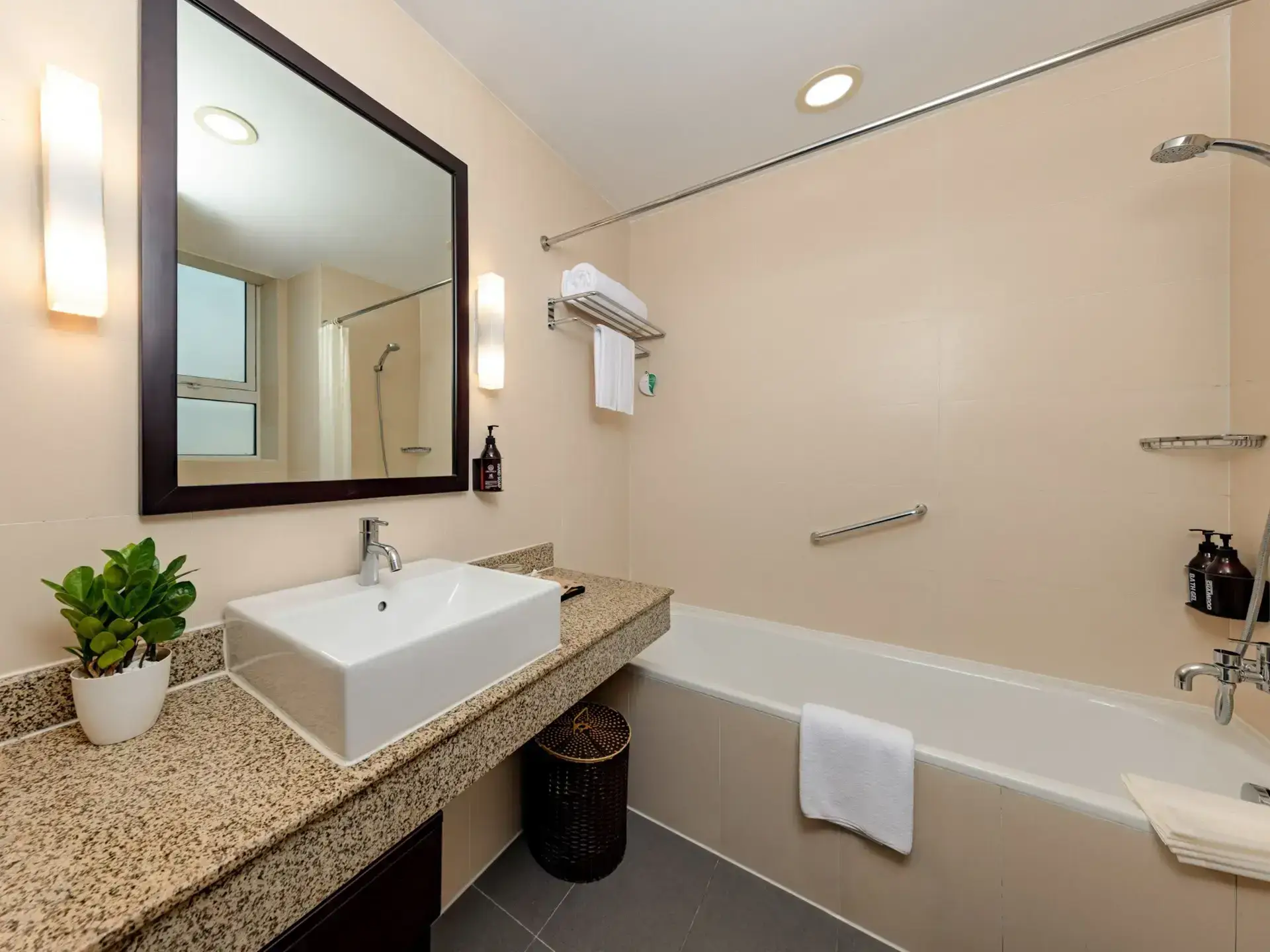 Somerset Hoa Binh bathroom