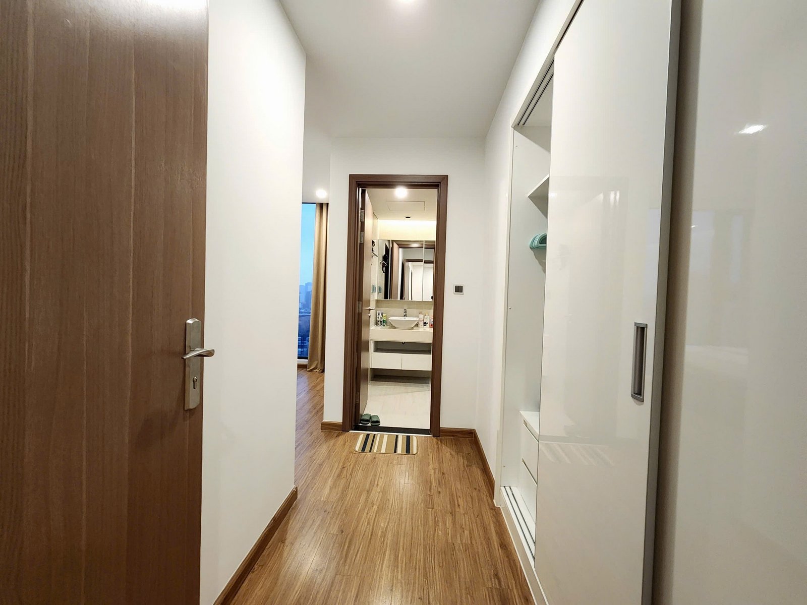 Vinhome Metropolis_4bed_M2 12b11_服の棚 Vinhome Metropolis_4bed_M2 12b11_廊下