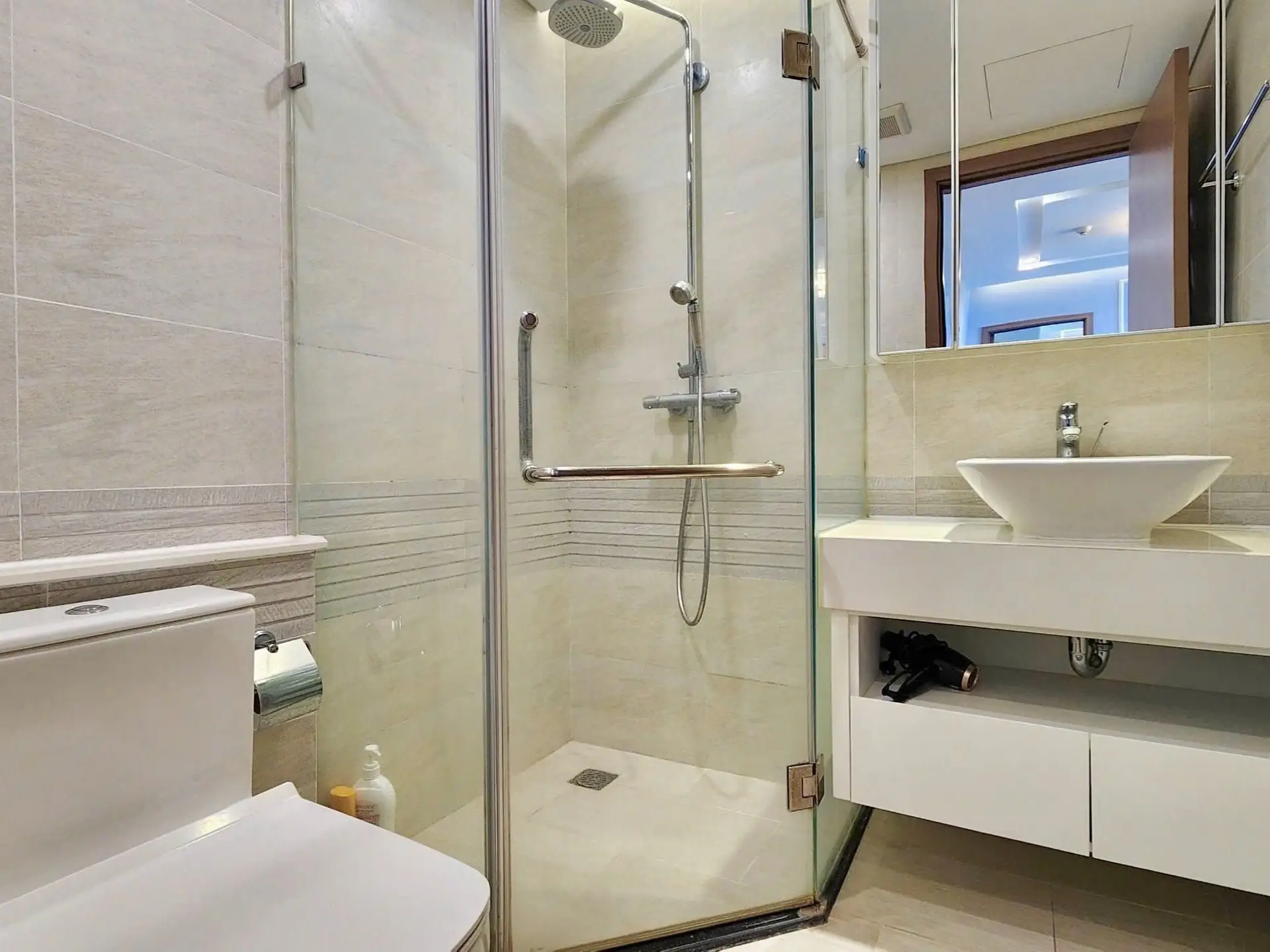 M2 1207_2bed_ bathroom (1)