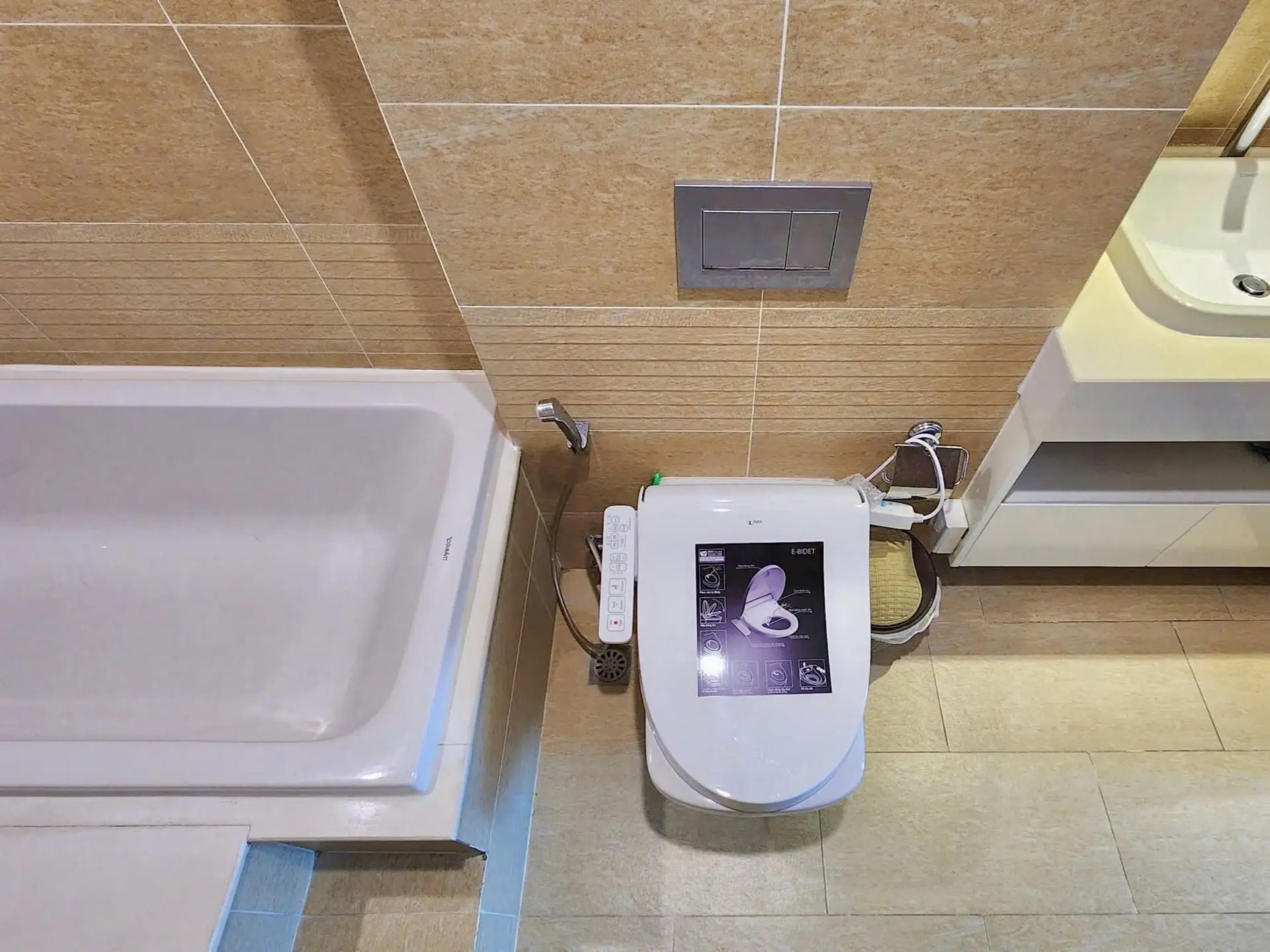 M2 1207_2bed_ bathroom (3)
