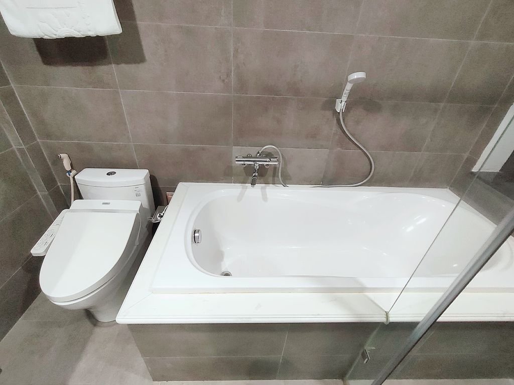 Himawari Apartment bath and toilet