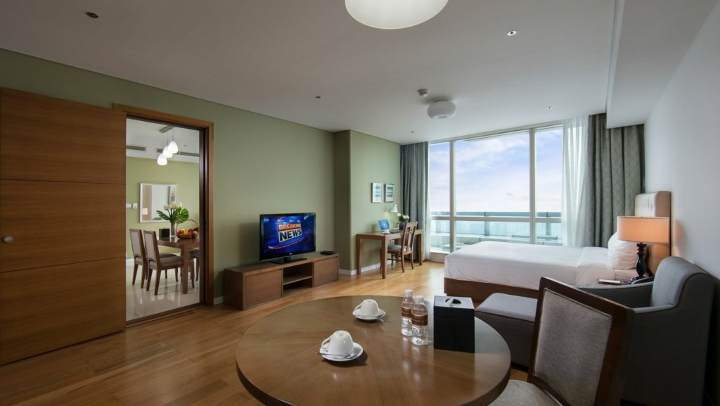Connecting Room