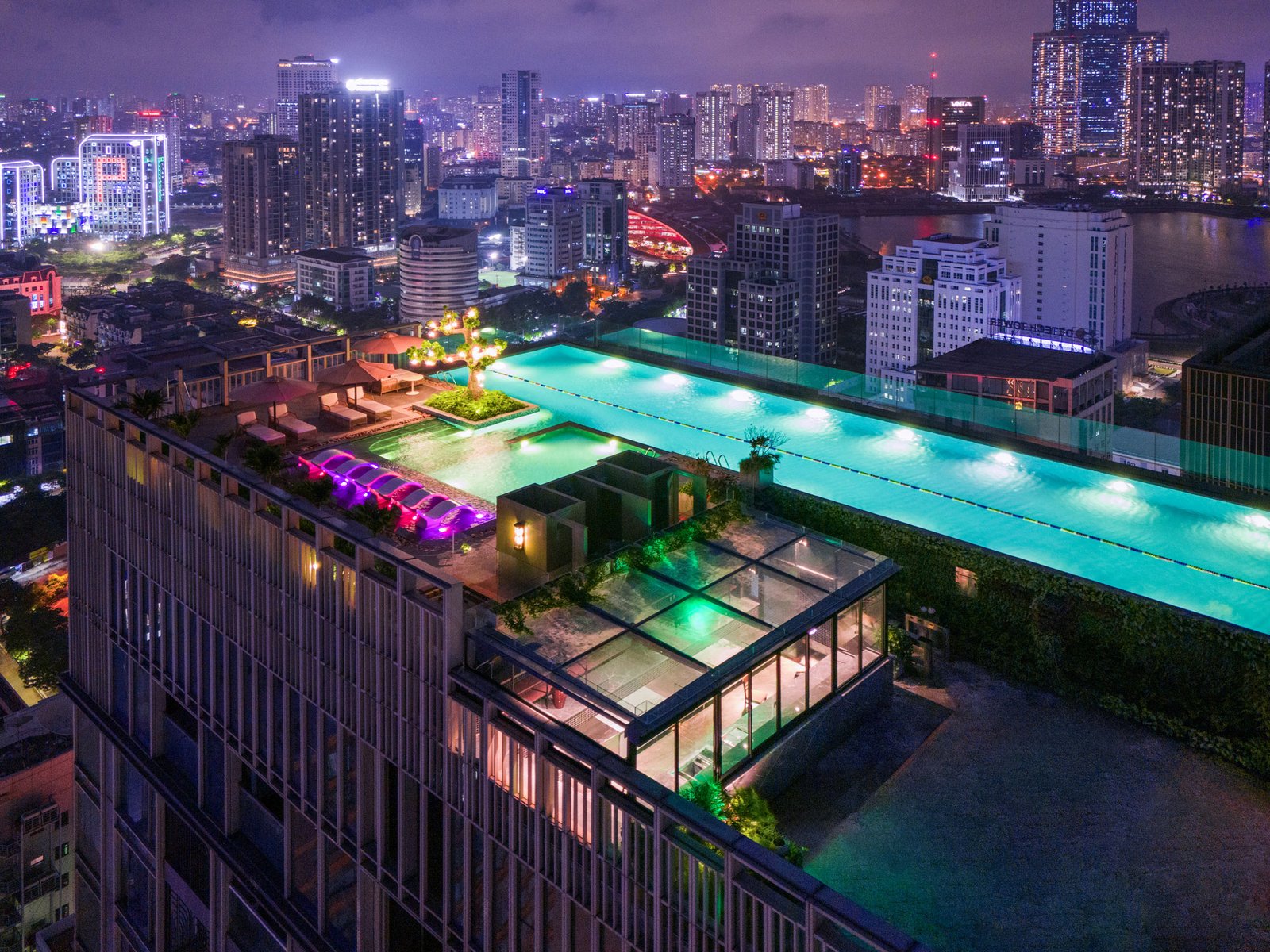 epic-tower-swiss-belresidences-hanoi-rooftop-infinity-pool