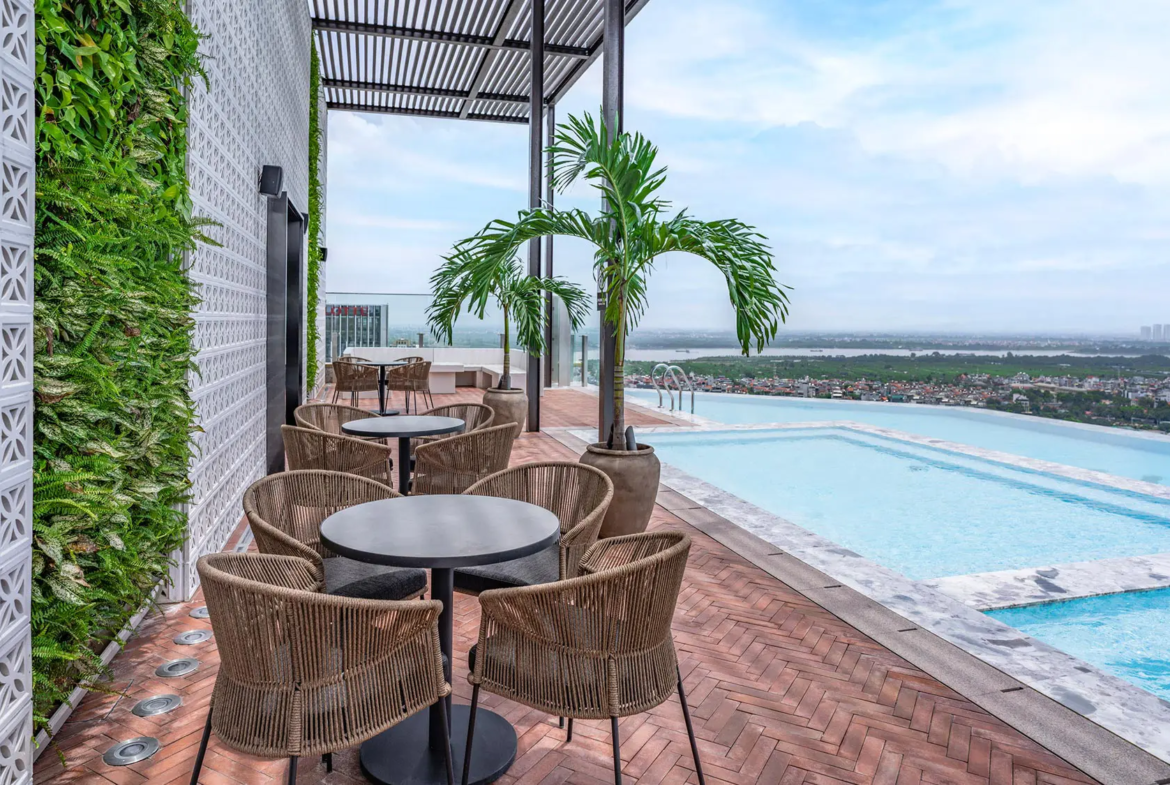 L7 WEST LAKE HANOI by LOTTE Infinity Pool