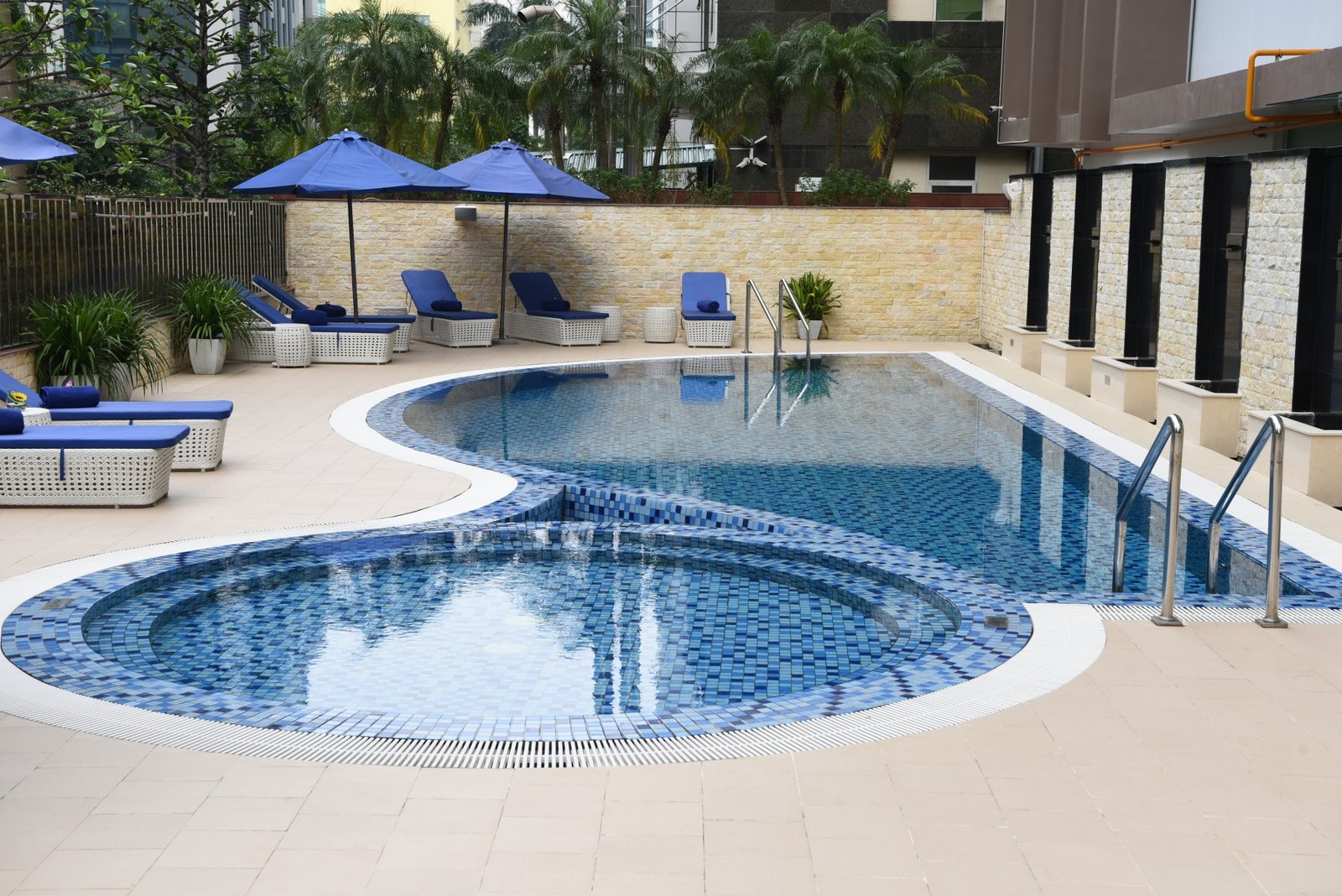 novotel-suites-hanoi-swimming-pool