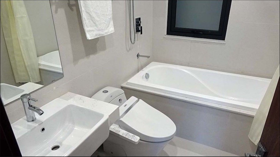 ROSEMARY 2 Serviced Apartment Washlet and Bathtub Bathroom