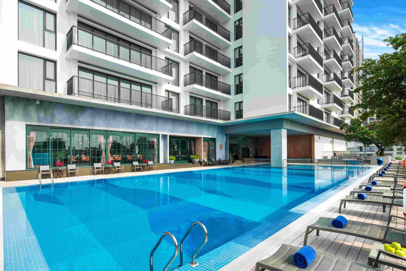 somerset-west-point-hanoi-swimming-pool