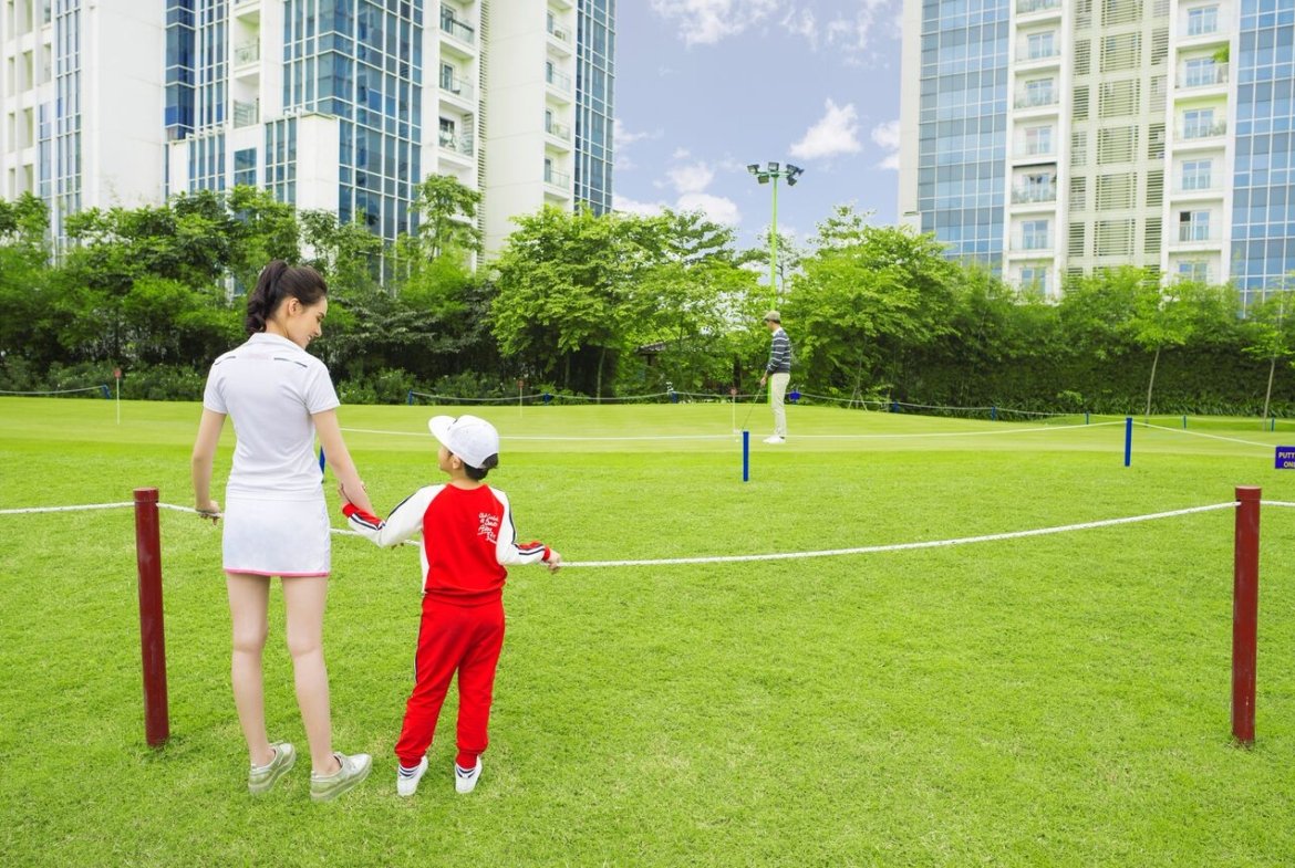 Ciputra Hanoi パッティンググリーンと住宅棟