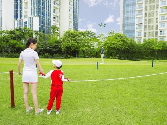 Ciputra Hanoi パッティンググリーンと住宅棟